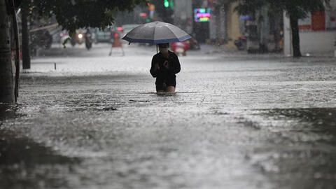 Áp thấp nhiệt đới suy yếu, tiếp tục gây mưa lớn ở nhiều nơi