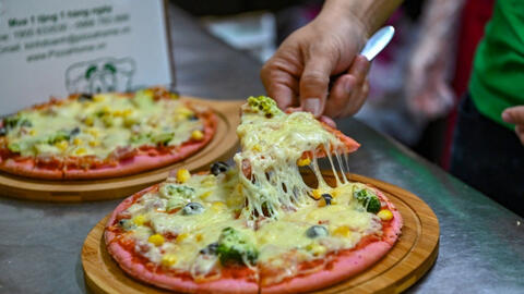 Món pizza thanh long độc và lạ giữa mùa dịch virus covid-19