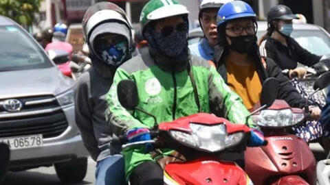 Ngộp thở với phụ phí xe công nghệ