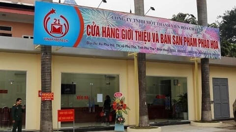 Tết này mua pháo hoa hợp pháp ở đâu?