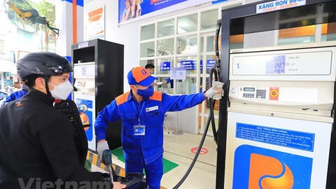 Sử dụng xăng dầu hiệu quả: Bài toán căn cơ trước bão giá nhiên liệu
