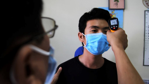 Cách sử dụng thuốc hạ sốt sau khi tiêm vaccine COVID-19