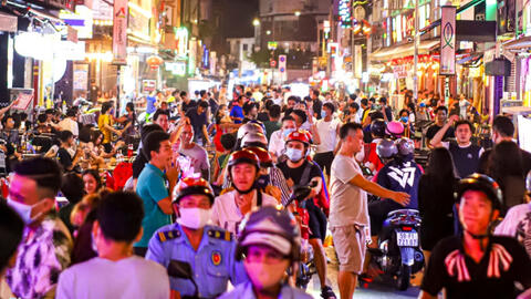 Phố đi bộ Bùi Viện nhộn nhịp ngày đầu hoạt động trở lại