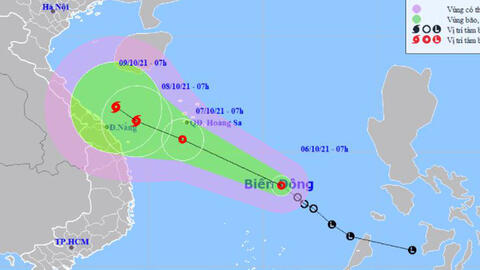 Áp thấp nhiệt đới cách Trường Sa 270 km, khả năng mạnh lên thành bão