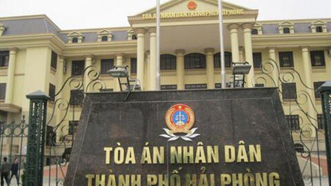Nữ thẩm phán Hải Phòng bị chặn xe, tạt chất bẩn vào người