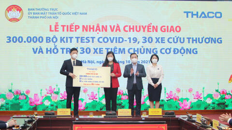 Ô tô Trường Hải trao tặng TP Hà Nội vật tư và phương tiện y tế lên tới 84 tỷ đồng