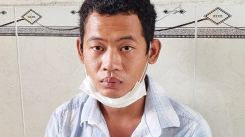 Nghi phạm giết người ngâm mình dưới nước gần 1 ngày để trốn công an