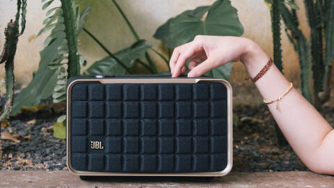 Trải nghiệm JBL Authentics 200: Sự kết hợp giữa thiết kế hoài cổ và chất âm tân thời