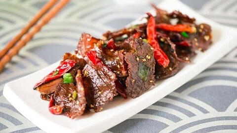 Món ngon mỗi ngày: Đưa cơm với món thịt bò kho tiêu đen thơm ngon đơn giản