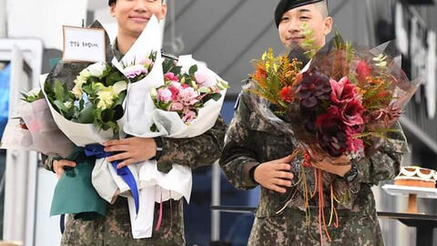 Hàng nghìn fan hâm mộ chào đón Taeyang, Daesung xuất ngũ bất chấp cái lạnh 1,3 độ C