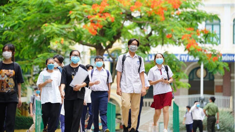 TPHCM dự kiến cho học sinh lớp 9, lớp 12 trở lại trường học trực tiếp vào tháng 12