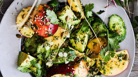 Ngọt mát Salad đào và dưa chuột