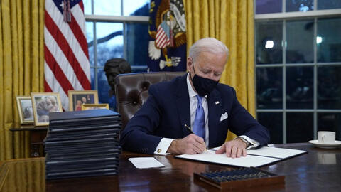 Những sắc lệnh đầu tiên của tổng thống Biden: Bắt buộc đeo khẩu trang, dừng quá trình rút khỏi WHO