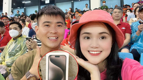 Chịu chơi như Duy Mạnh, chi gần 50 triệu mua iphone 15 Pro Max tặng Quỳnh Anh nhân dịp trung thu