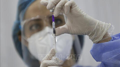 Hiệu quả hai mũi vaccine của hãng Pfizer giảm đáng kể sau 6 tháng