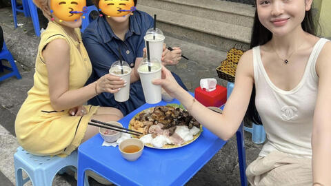 Bạn gái Quang Hải khoe mái tóc óng mượt, nhan sắc ngọt ngào khi đi chơi cùng hội chị em