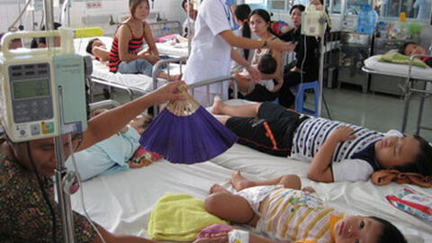Sốt xuất huyết vẫn hoành hành các tỉnh thành