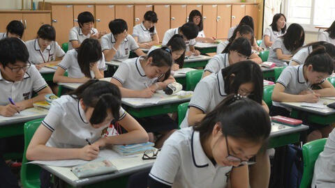 2,3 triệu học sinh Hàn Quốc đi học trở lại bất chấp nhiều “ổ dịch” mới xuất hiện