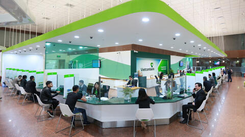 Vietcombank lên tiếng chính thức về thuật ngữ "Tạm khóa báo có"