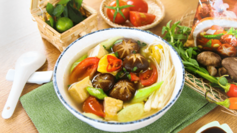 Món ngon mỗi ngày: Cách làm món canh chua nấm chay cho ngày rằm thanh tịnh
