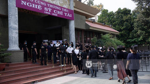 Đám tang nghệ sĩ Chí Tài: Nghệ sĩ và người dân xếp hàng dài vào đưa tiễn