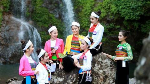 25 thí sinh “Người đẹp xứ Mường 2019” khoe sắc tại thác Cửu Tú Sơn