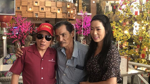 Nghệ sĩ Thương Tín được tặng xe hơi