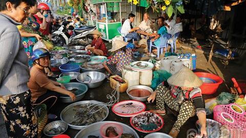 Chợ quê mùa nước nổi