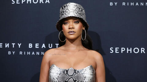 Rihanna giữ danh hiệu nữ ca sĩ giàu nhất thế giới