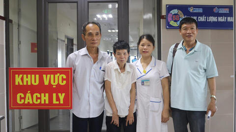 Tìm lại người thân sau 24 năm thất lạc tại khu cách ly Covid-19
