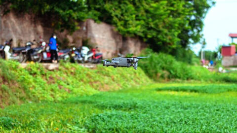 Huyện Mê Linh sử dụng flycam giám sát giãn cách