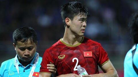Duy Mạnh nhập viện sau trận thua Thái Lan