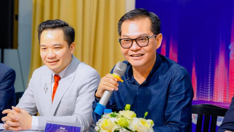 NSND Trung Hiếu gây chú ý khi ngồi "ghế nóng" cuộc thi Piano