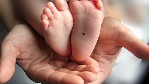 3 nốt ruồi phú quý báo hiệu sự vinh hiển ngay từ nhỏ