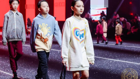 Mẫu nhí Việt nổi bật trên sàn catwalk Trung Quốc