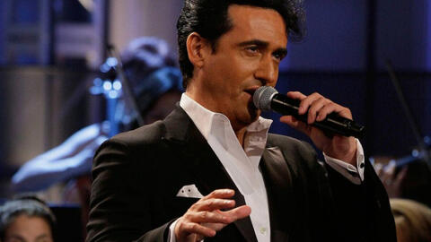 Ca sĩ Carlos Marín của nhóm Il Divo qua đời vì Covid-19