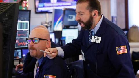 Dow Jones lội ngược dòng thành công sau thông báo của Fed