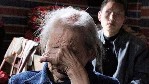 Có một hành động bị cho là "kiểu bất hiếu mới", cha mẹ thì tự hào nhưng con cái lại rơi nước mắt