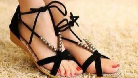Những mẫu giày sandals cực chất cho ngày Hè năng động