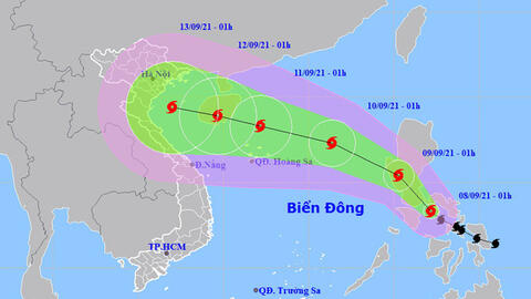 Bão Conson áp sát Biển Đông