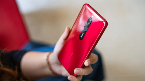 Smartphone lung linh sắc đỏ đón tết