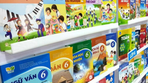 Đại biểu Quốc hội: Sách giáo khoa có cần sử dụng vật liệu tốt, in đẹp quá hay không?