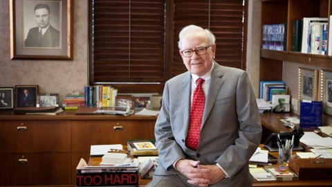 Tỷ phú Warren Buffett đang nhận bao nhiêu tiền lương một năm?