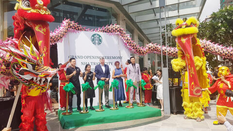 Chuỗi cửa hàng cà phê Starbucks chính thức có mặt tại thành phố du lịch biển Nha Trang