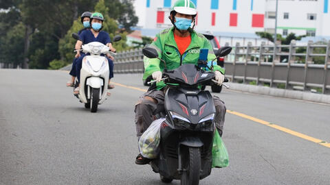 TPHCM: Nhiều cơ sở y tế ngưng xét nghiệm miễn phí cho các shipper