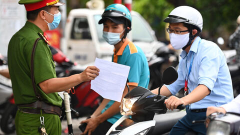 Hà Nội chưa xử phạt những người chưa có giấy đi đường mẫu mới trong 2 ngày tới