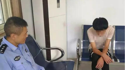 Tự hào vì con trai thi đại học điểm cao, bà mẹ sụp đổ trước cuộc gọi của cảnh sát: "Thằng bé không thể làm chuyện xấu hổ như vậy!"
