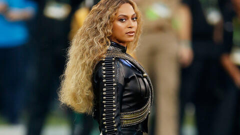 Grammy 2021: Beyonce bội thu giải thưởng, Taylor Swift thắng giải "Album của năm"