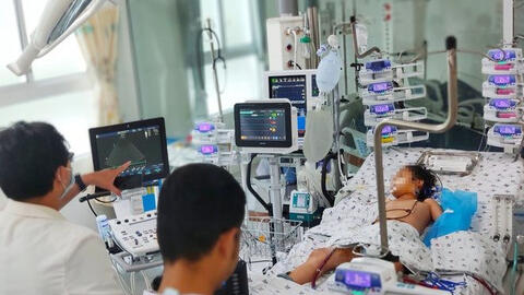 Cứu sống một bệnh nhi nguy kịch bằng biện pháp can thiệp ECMO