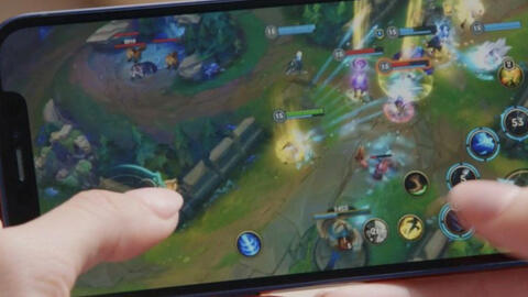 Bá đạo như game thủ Việt, dùng iPhone "hàng cổ" vẫn đòi tải game bom tấn để trải nghiệm